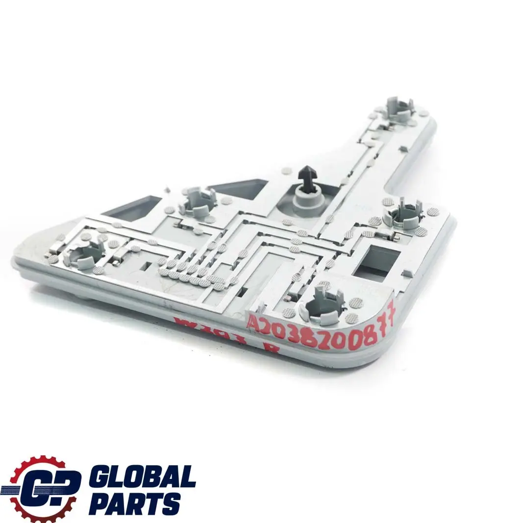 Mercedes W203 panneau latéral support d'ampoule prise arrière droite - SKU A2038200877 - Numéro de pièce A2038200877