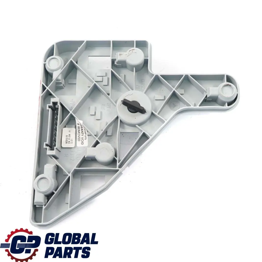 Gniazdo Żarówki Lampy bocznej Tył Prawy do Mercedes W203 o numerze A2038200877 Mercedes W203 Gniazdo Żarówki Lampy bocznej Tył Prawy - SKU A2038200877 - Numer Części A2038200877
