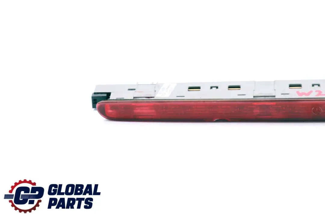 Mercedes W203 Feu arrière additionnel de stop - SKU A2038201456 - Numéro de pièce A2038201456
