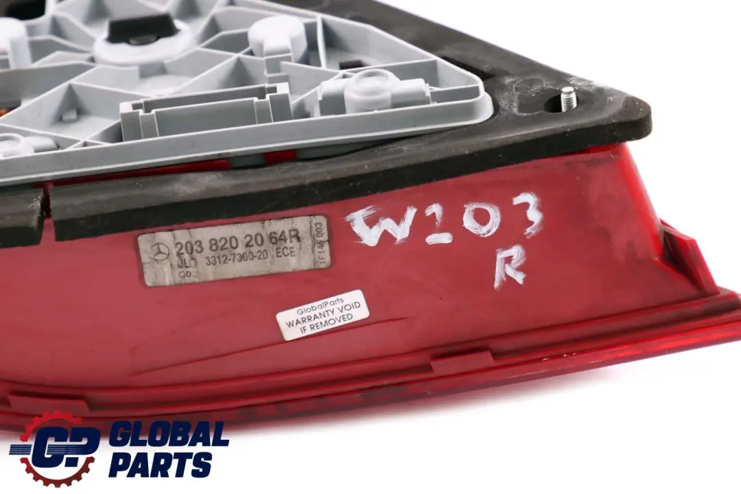 Luz Trasera Panel Lateral Derecho para Mercedes W203 con número de pieza A2038202064 Mercedes W203 Luz Trasera Panel Lateral Derecho - SKU A2038202064 - Número de pieza A2038202064