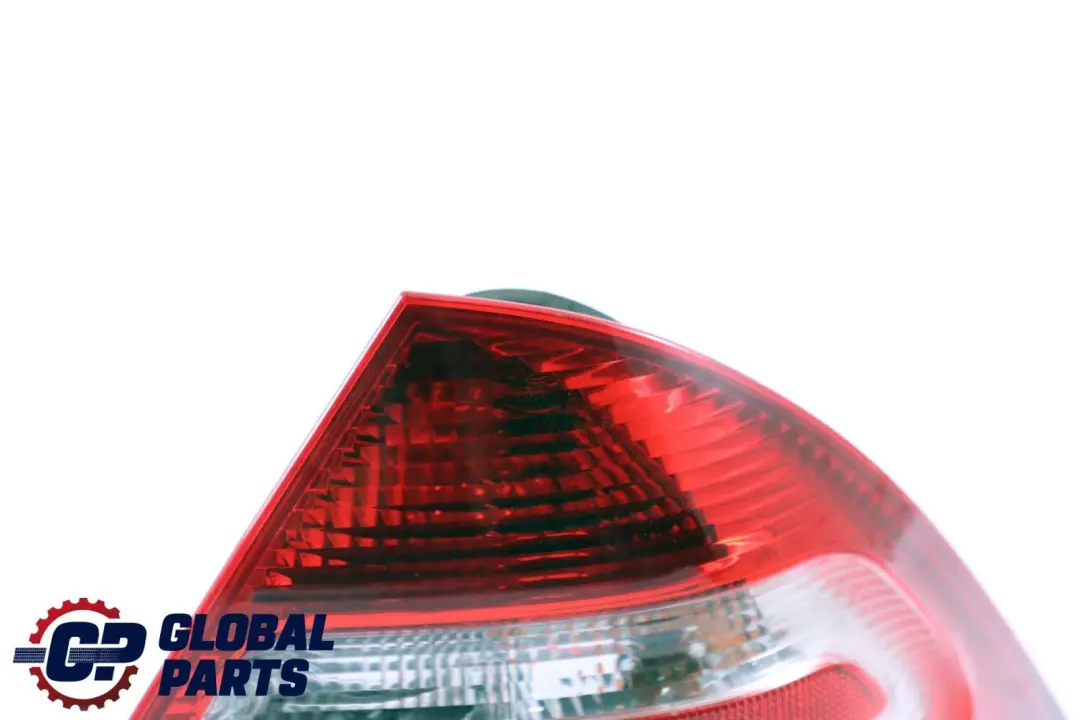 Lampa Tylna Zewnętrzna Prawo do Mercedes W203 o numerze A2038202064 Mercedes W203 Lampa Tylna Zewnętrzna Prawo - SKU A2038202064 - Numer Części A2038202064