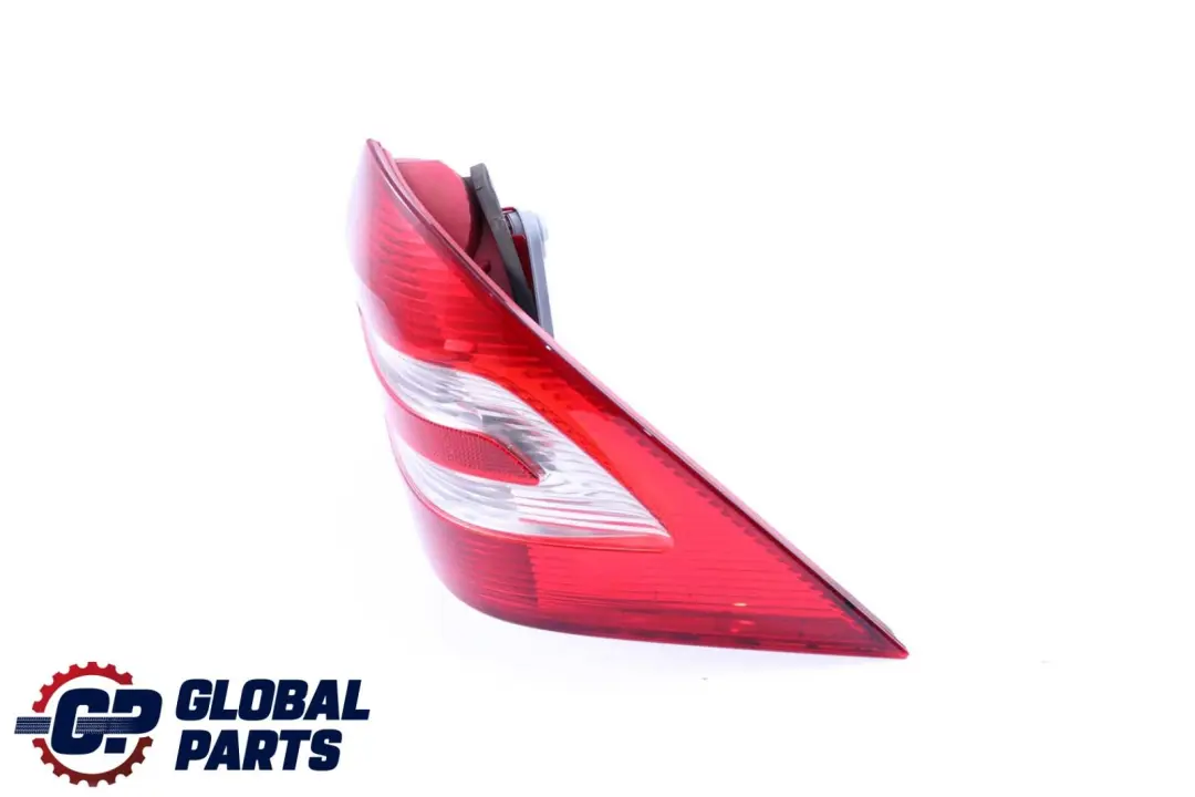 Luz Trasera Panel Lateral Derecho para Mercedes W203 con número de pieza A2038202064 Mercedes W203 Luz Trasera Panel Lateral Derecho - SKU A2038202064 - Número de pieza A2038202064
