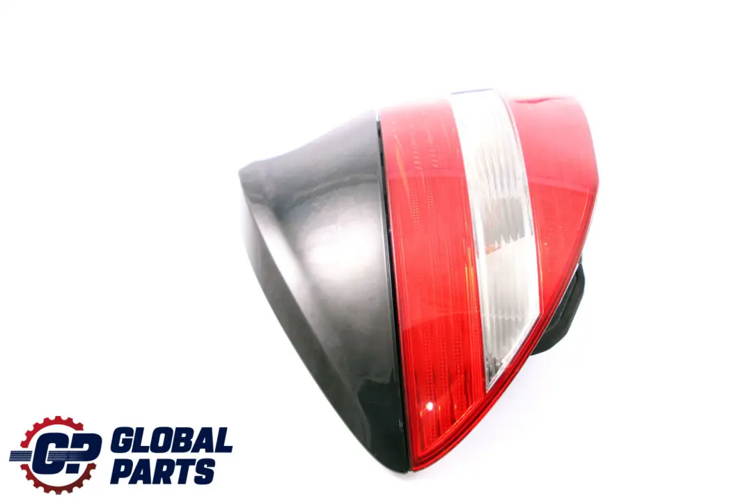 Panneau latéral du feu arrière gauche pour Mercedes CL203 à propos du numéro de pièce A2038205164 Mercedes CL203 Panneau latéral du feu arrière gauche - SKU A2038205164 - Numéro de pièce A2038205164