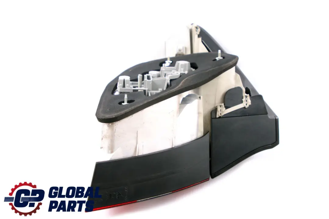Mercedes CL203 Panneau latéral du feu arrière droit - SKU A2038205264 - Numéro de pièce A2038205264