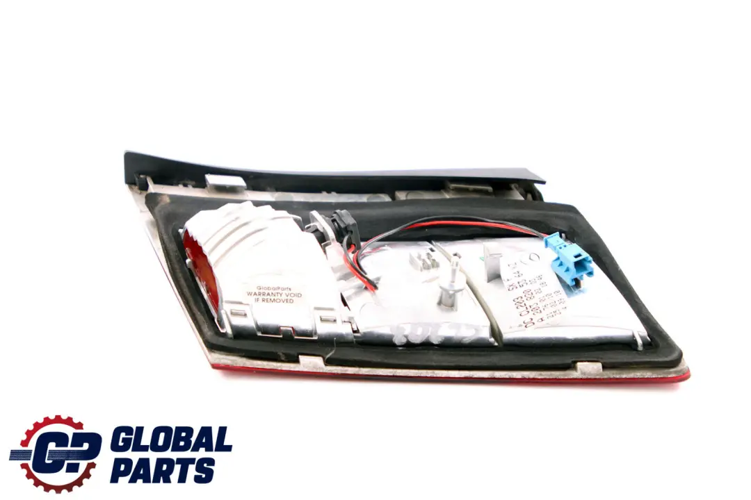 Lado Trasero Izquierdo Luz Trasera Interior para Mercedes CLC CL203 con número de pieza A2038205364 Mercedes CLC CL203 Lado Trasero Izquierdo Luz Trasera Interior - SKU A2038205364 - Número de pieza A2038205364