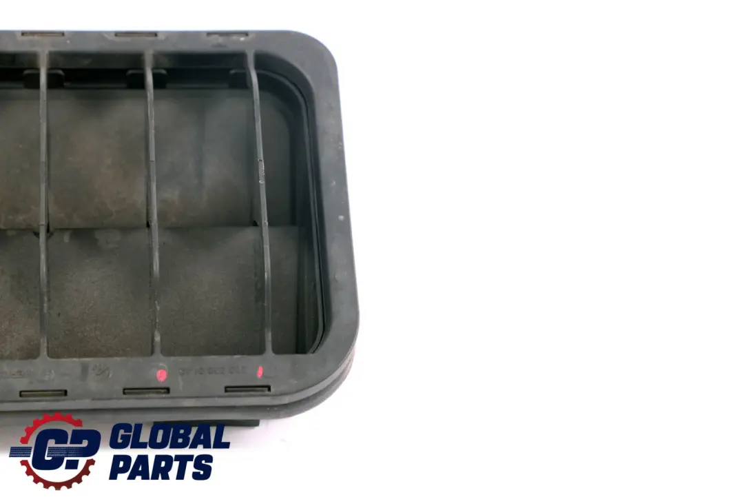 Mercedes W203 C209 Parachoques trasero De ventilacion De presion - SKU A2038300142 - Número de pieza A2038300142