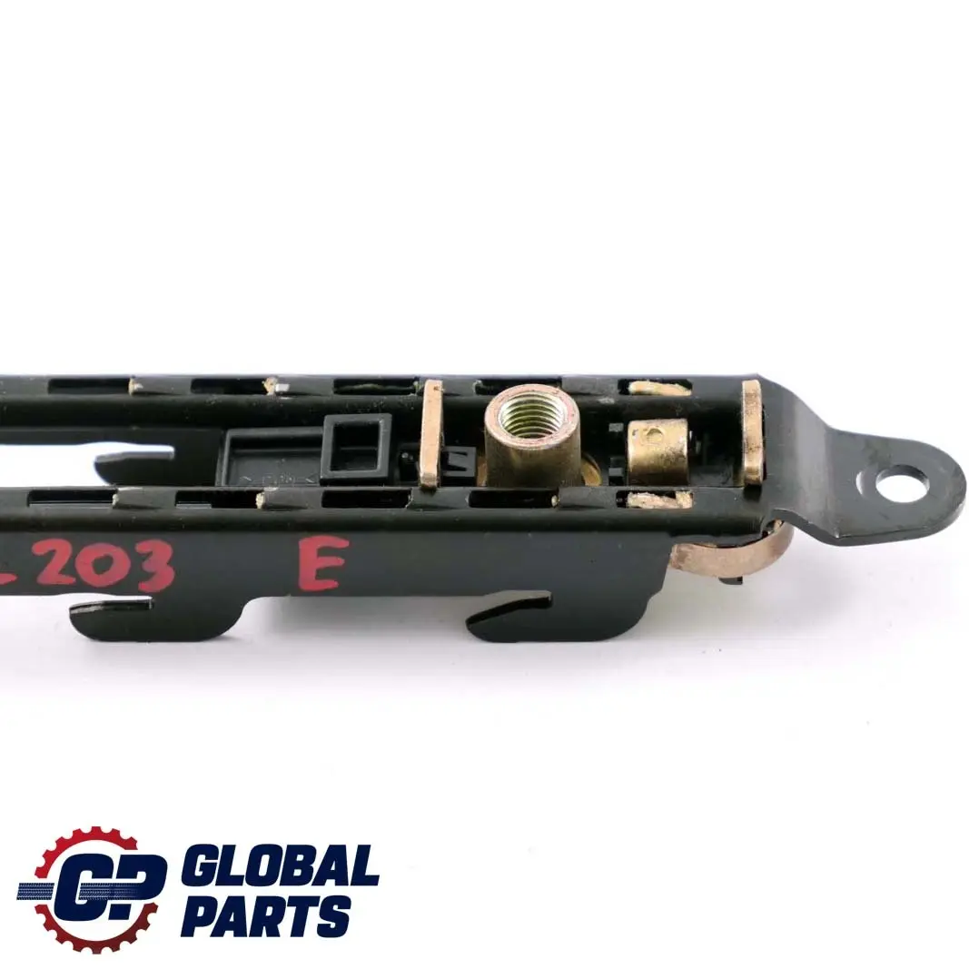 Ajustador altura cinturón asiento delantero izquierdo derecho para Mercedes CLC CL203 con número de pieza A2038600388 Mercedes CLC CL203 Ajustador altura cinturón asiento delantero izquierdo derecho - SKU A2038600388 - Número de pieza A2038600388