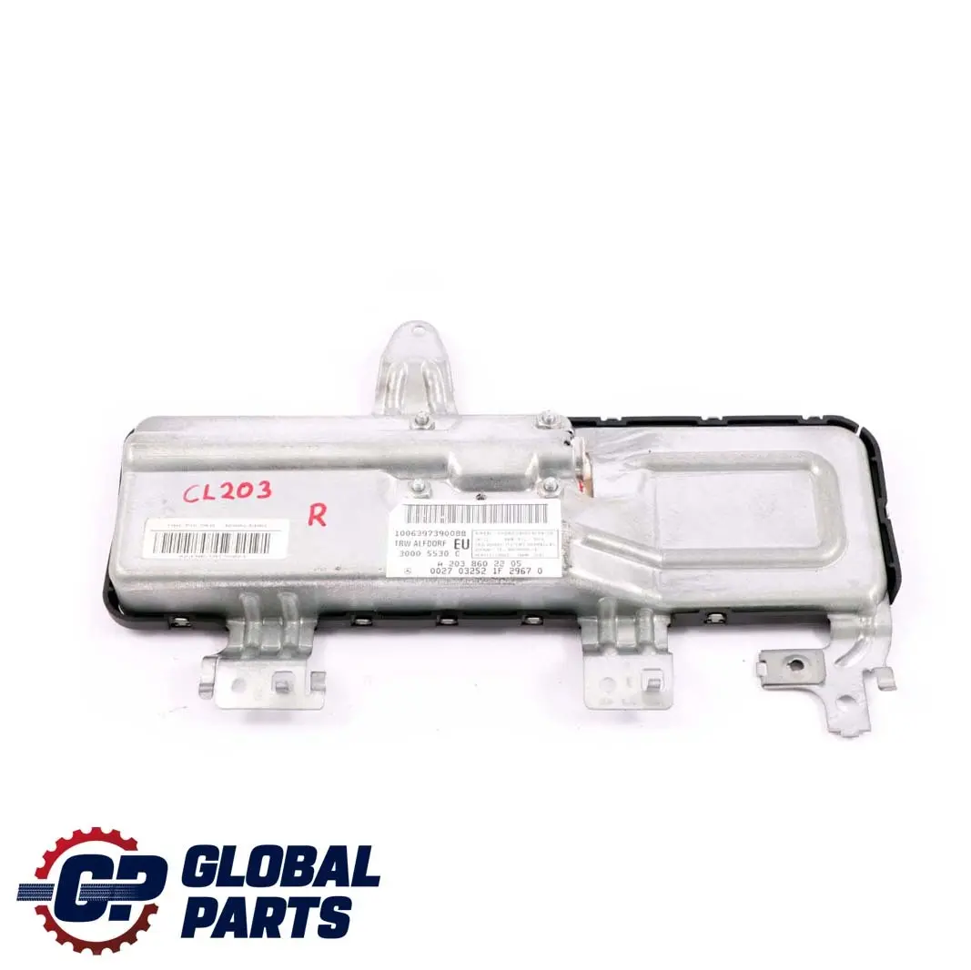 Delantero Derecho O/S Tarjeta Puerta Airbag para Mercedes CL203 con número de pieza A2038602205 Mercedes CL203 Delantero Derecho O/S Tarjeta Puerta Airbag - SKU A2038602205 - Número de pieza A2038602205