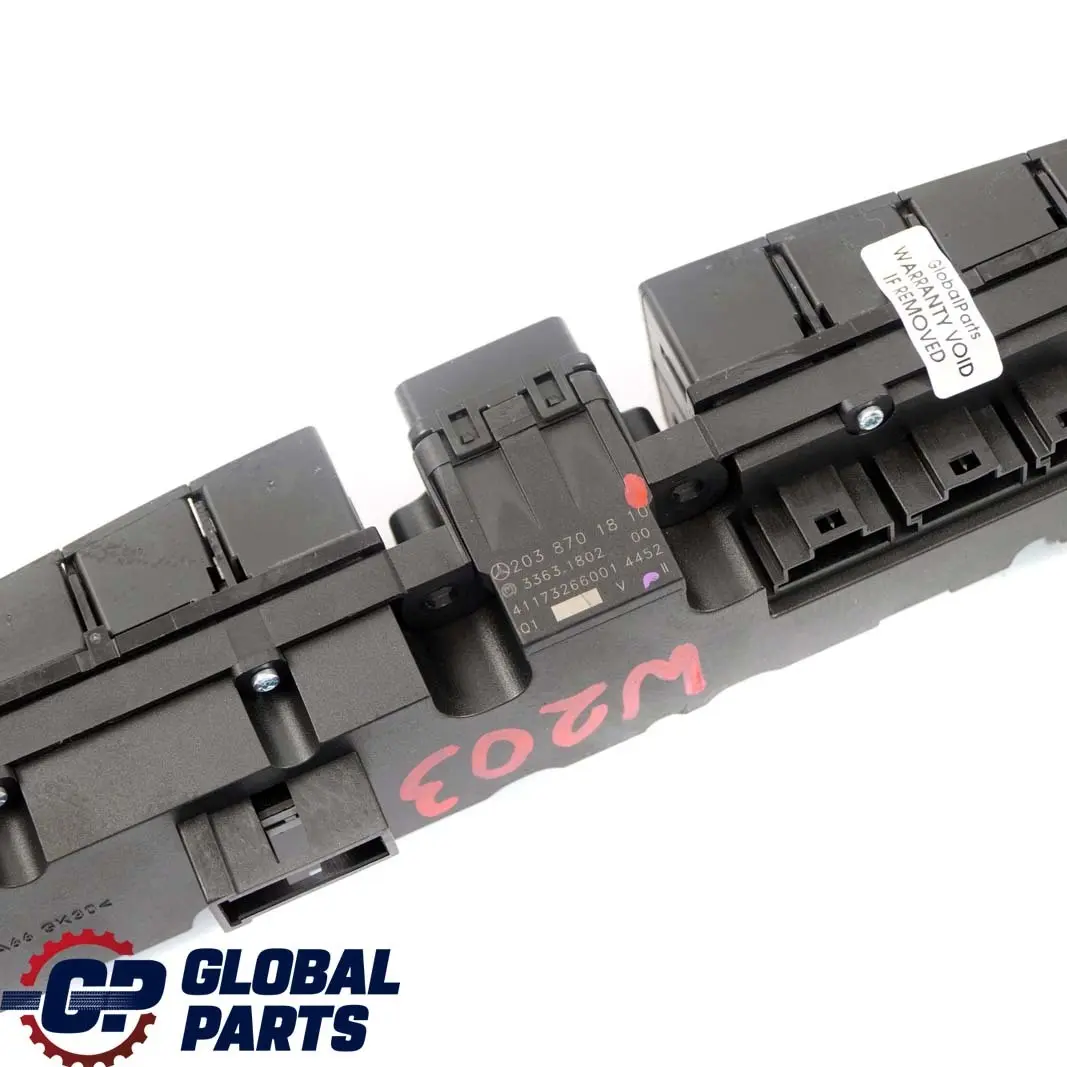 Pannello Interruttore Controllo Chiusura Centralizzata per Mercedes W203 con numero di parte A2038701810 Mercedes W203 Pannello Interruttore Controllo Chiusura Centralizzata - SKU A2038701810 - Numero di parte A2038701810