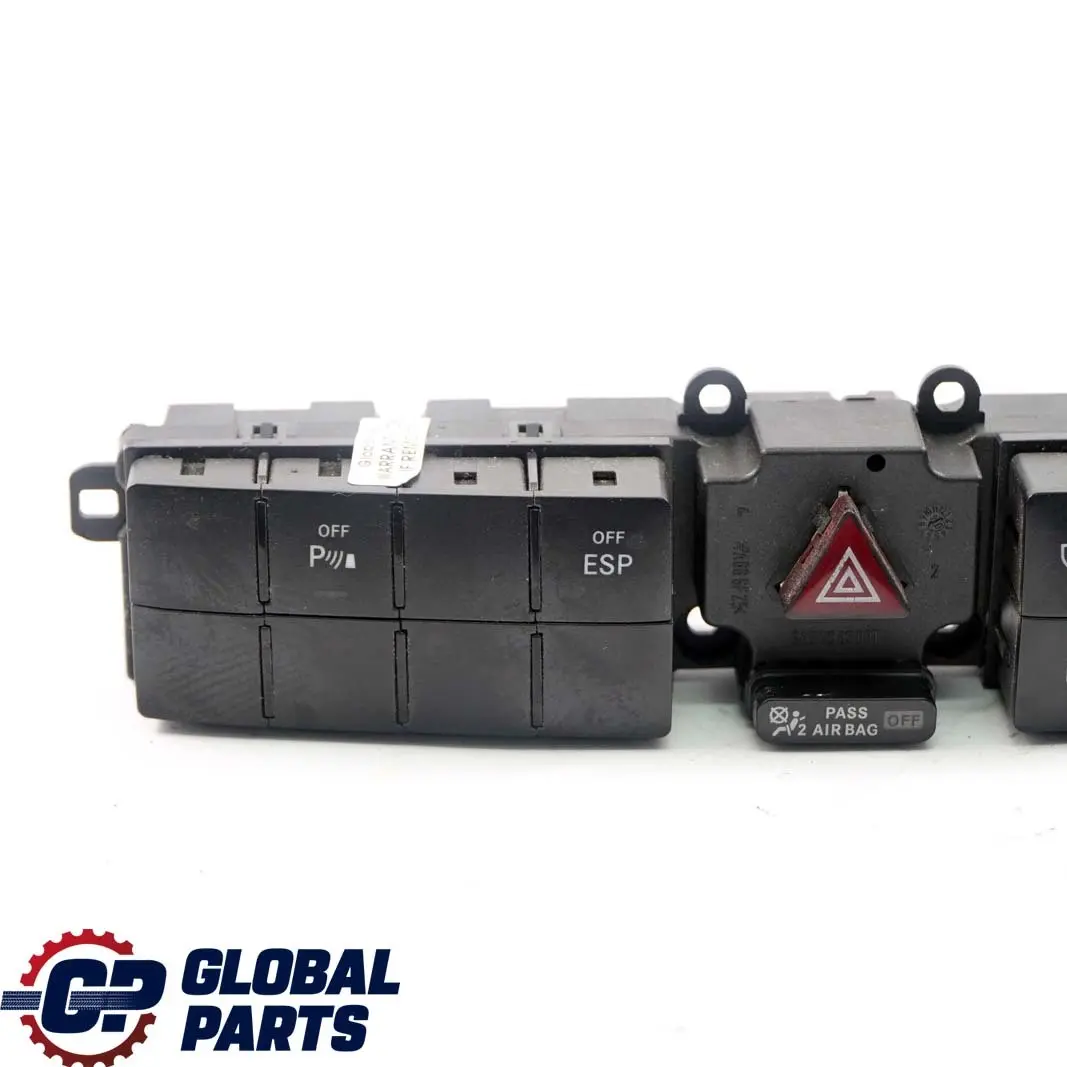 Pannello Interruttore Controllo Chiusura Centralizzata per Mercedes W203 con numero di parte A2038701810 Mercedes W203 Pannello Interruttore Controllo Chiusura Centralizzata - SKU A2038701810 - Numero di parte A2038701810