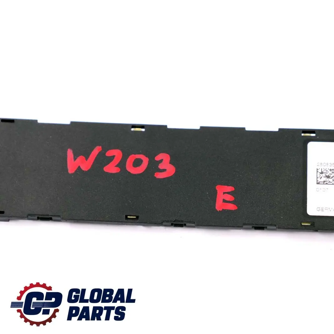 Unité du module d'amplification de l'antenne aérienne pour Mercedes W203 à propos du numéro de pièce A2038707089 Mercedes W203 Unité du module d'amplification de l'antenne aérienne - SKU A2038707089 - Numéro de pièce A2038707089