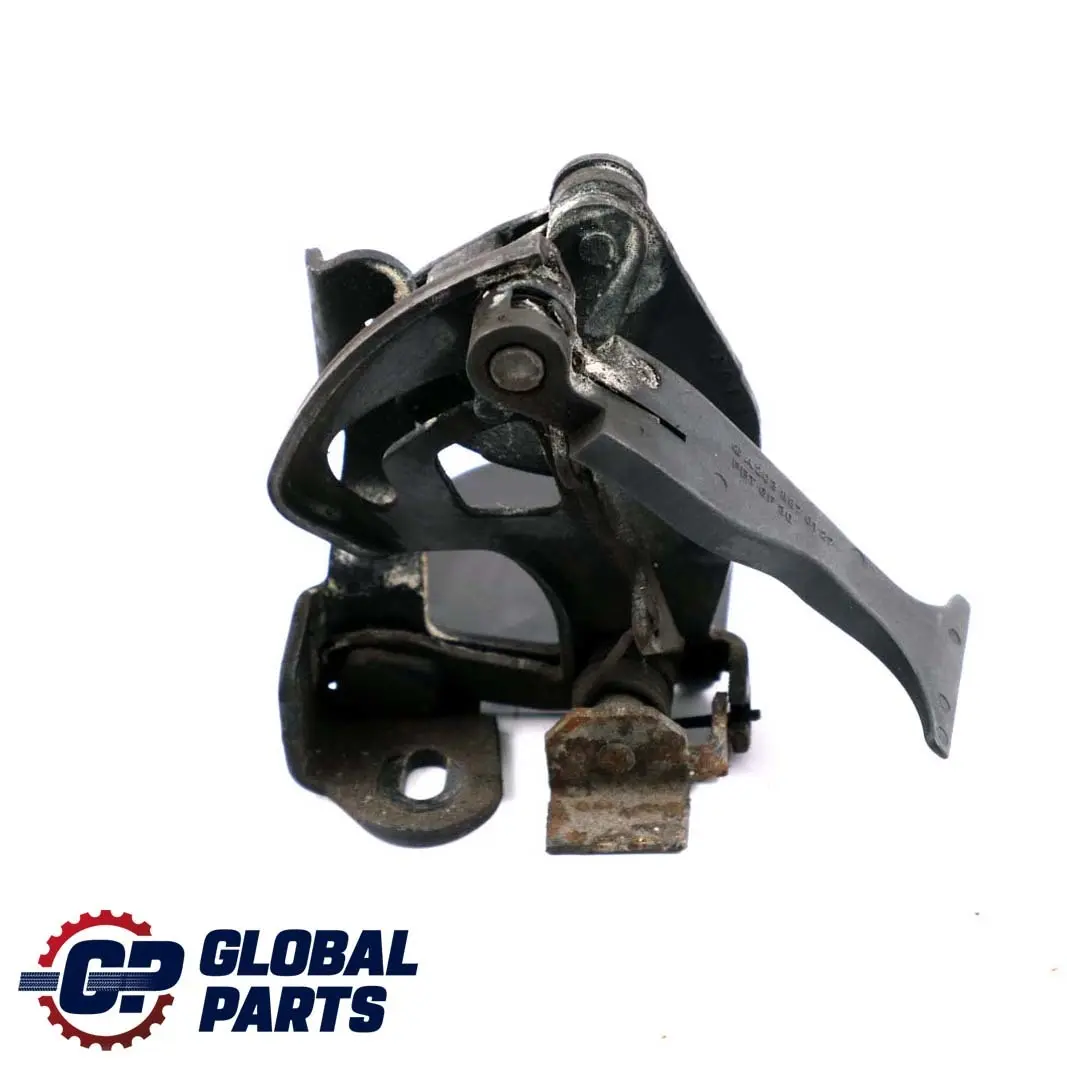 Mercedes-Benz W203 Capot Ferme Chateau pour à propos du numéro de pièce A2038800164 Mercedes-Benz W203 Capot Ferme Chateau - SKU A2038800164 - Numéro de pièce A2038800164