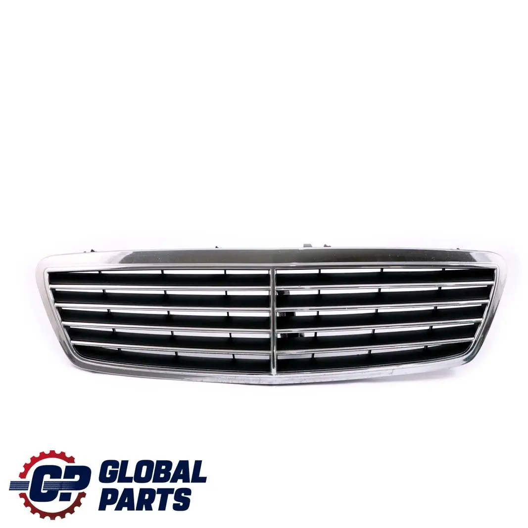 Mercedes-Benz Classe C W203 Couvre-radiateur Grille avant chromée pour à propos du numéro de pièce A2038800223 Mercedes-Benz Classe C W203 Couvre-radiateur Grille avant chromée - SKU A2038800223 - Numéro de pièce A2038800223