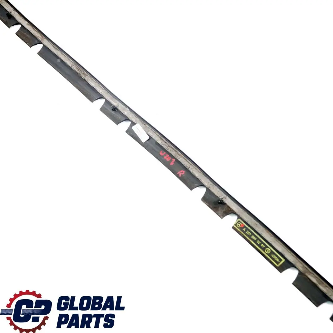  Mercedes-Benz C-Klasse W203 Seitenwand Kotflügel Gummi Dichtung Vorne Rechts - SKU A2038800297 - Teilenummer A2038800297