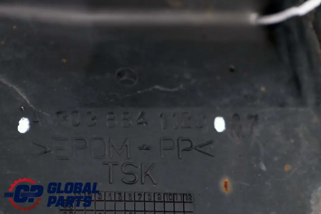 Nadkole Lewa Przód Tylna Część do Mercedes W203 o numerze A2038841122 Mercedes W203 Nadkole Lewa Przód Tylna Część - SKU A2038841122 - Numer Części A2038841122