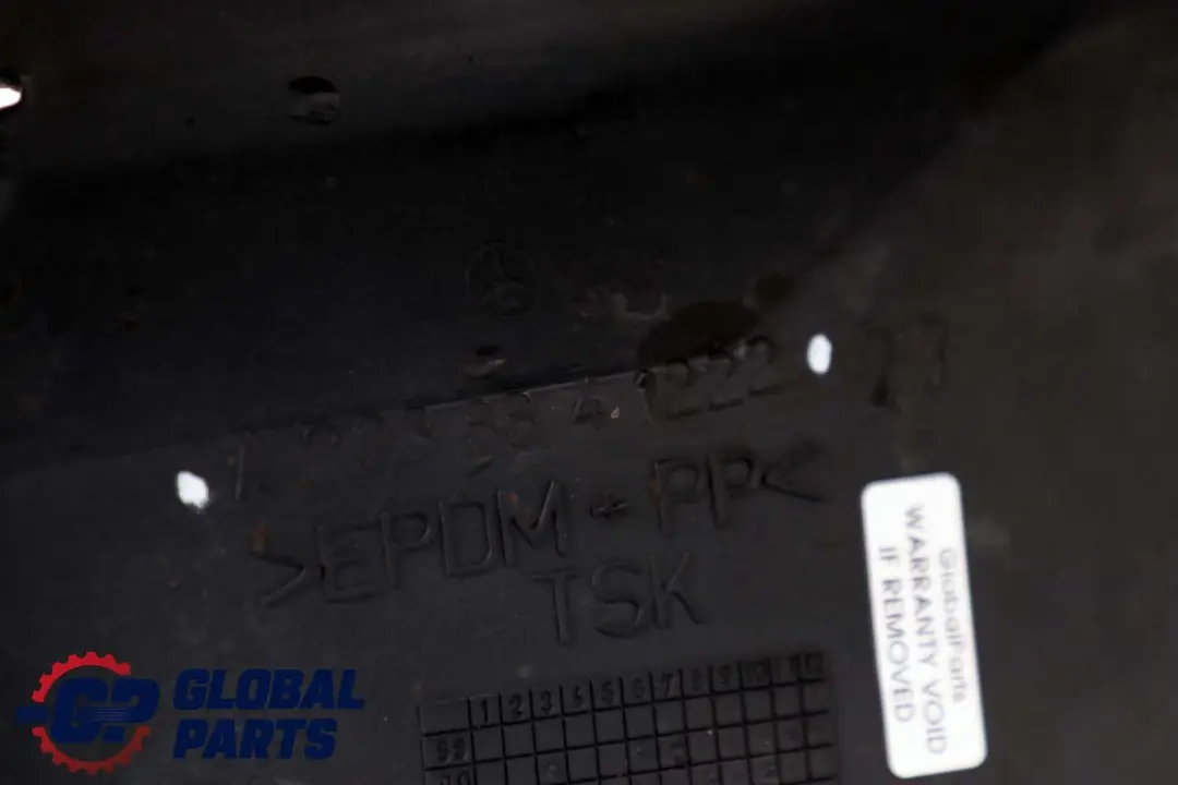 Nadkole Prawy Przód Tylna Część do Mercedes W203 o numerze A2038841222 Mercedes W203 Nadkole Prawy Przód Tylna Część - SKU A2038841222 - Numer Części A2038841222