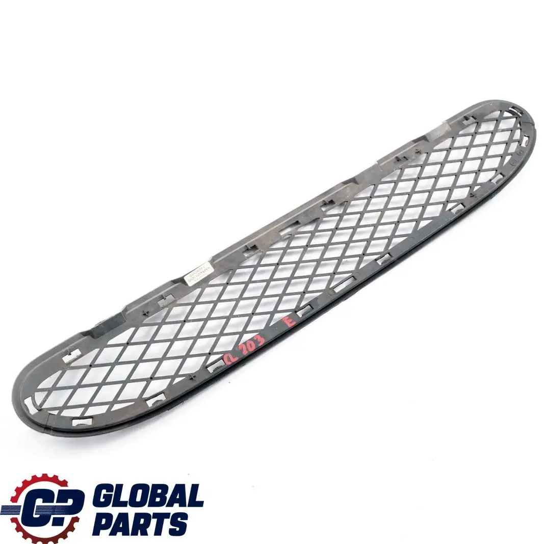 SportCoupe Pare-chocs avant Grille centrale inférieure pour Mercedes CL203 W203 à propos du numéro de pièce A2038850823 Mercedes CL203 W203 SportCoupe Pare-chocs avant Grille centrale inférieure - SKU A2038850823 - Numéro de pièce A2038850823