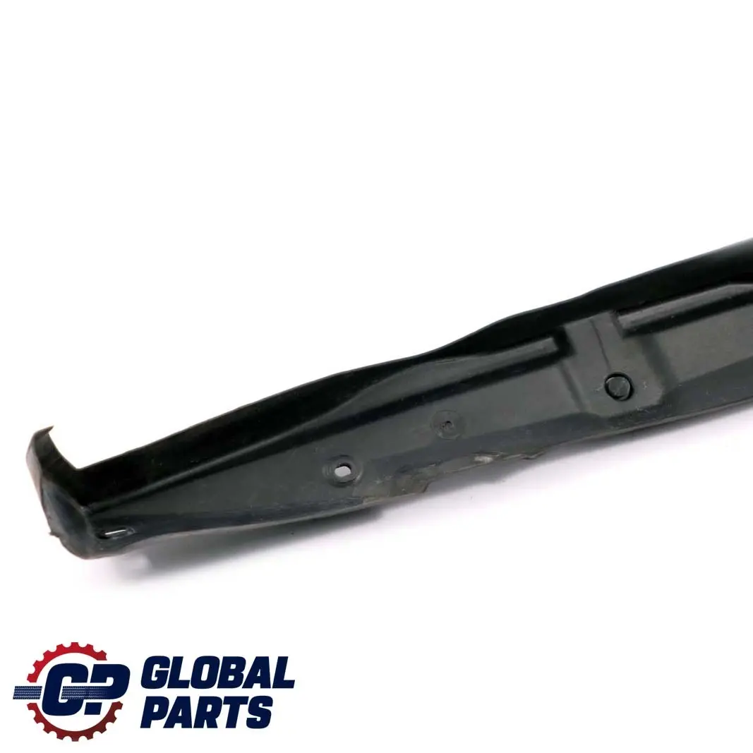 Protezione parafango in plastica anteriore destra per Mercedes C W203 con numero di parte A2038890225 Mercedes C W203 Protezione parafango in plastica anteriore destra - SKU A2038890225 - Numero di parte A2038890225