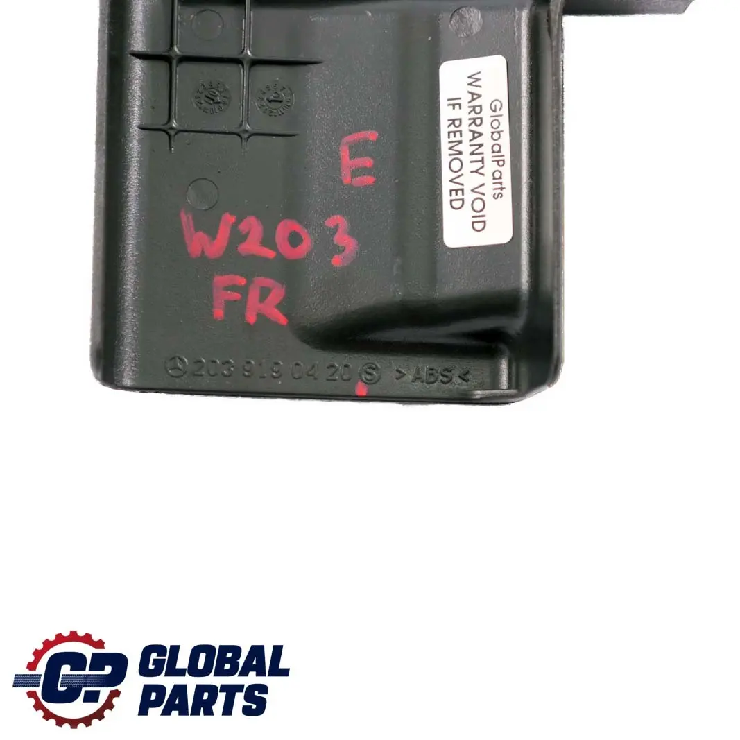 Osłona Prawadnicy Szyny Fotela Prawy Przód do Mercedes W203 o numerze A2039190420 Mercedes W203 Osłona Prawadnicy Szyny Fotela Prawy Przód - SKU A2039190420 - Numer Części A2039190420