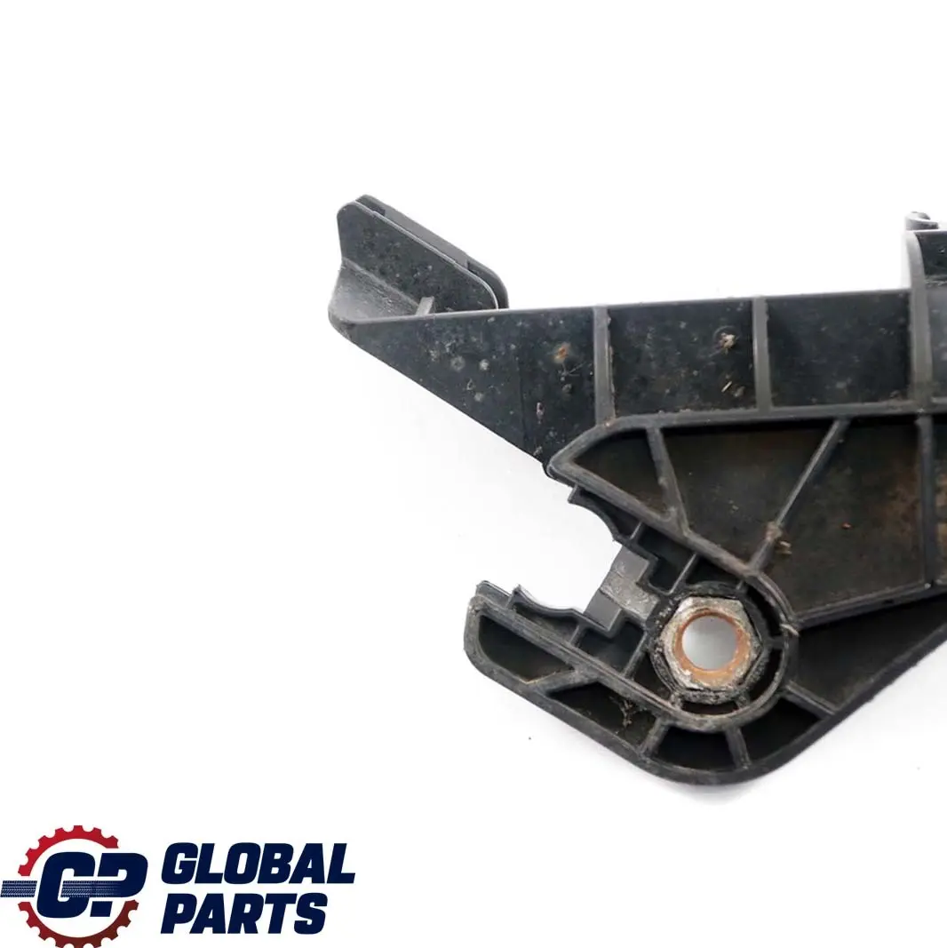Mercedes-Benz W204 Moyeu de Roue Droite Capteur ABS Support  - SKU A2045461243 - Numéro de pièce A2043502706