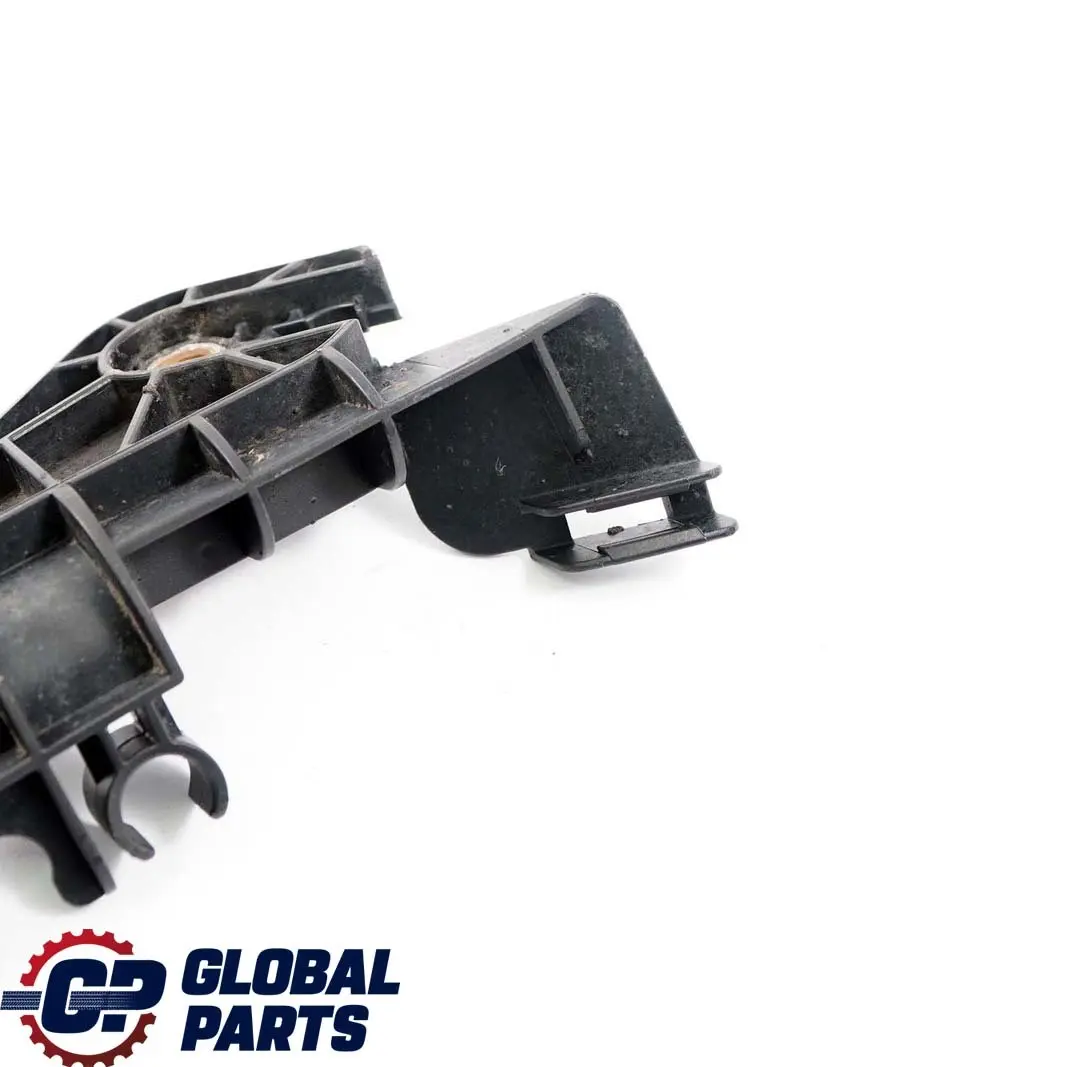 Mercedes-Benz W204 Moyeu de Roue Droite Capteur ABS Support  - SKU A2045461243 - Numéro de pièce A2043502706