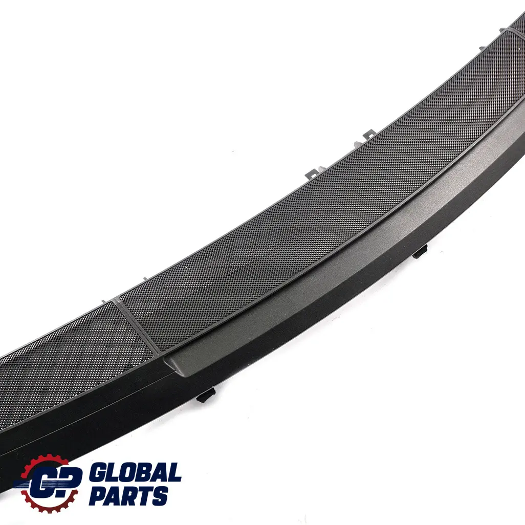 Cubre Cristal Trasero Panel Rejilla Embellecedor Negro para Mercedes W204 Berlina con número de pieza A2046830130 Mercedes W204 Berlina Cubre Cristal Trasero Panel Rejilla Embellecedor Negro - SKU A2046830130 - Número de pieza A2046830130