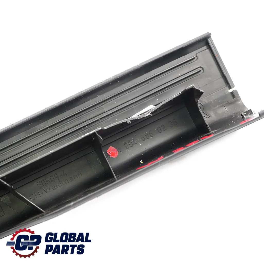 Rivestimento Soglia Porta Interna Posteriore Destro per Mercedes W204 con numero di parte A2046860236 Mercedes W204 Rivestimento Soglia Porta Interna Posteriore Destro - SKU A2046860236 - Numero di parte A2046860236