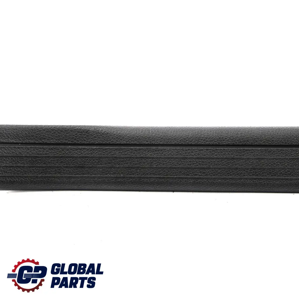 Rivestimento Soglia Porta Interna Posteriore Destro per Mercedes W204 con numero di parte A2046860236 Mercedes W204 Rivestimento Soglia Porta Interna Posteriore Destro - SKU A2046860236 - Numero di parte A2046860236