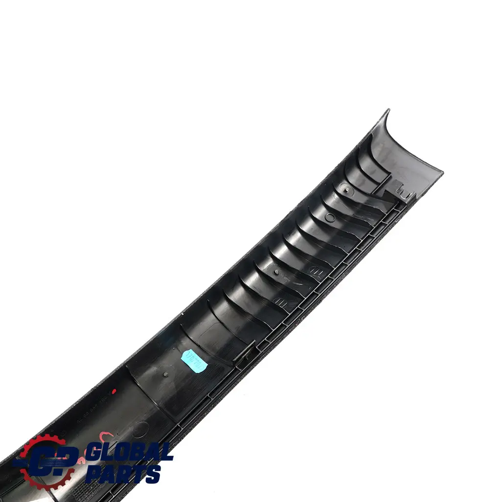 Mercedes W204 Panel De Cubierta Pilar Delantero Derecho Tela Negra - SKU A2046900025 - Número de pieza A2046900025