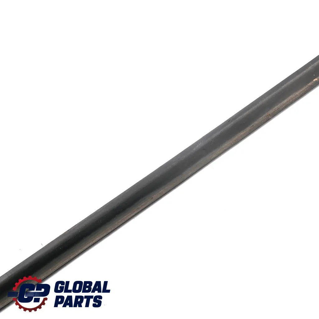 Mercedes W204 Trasera Derecha O / Puerta Tira De sellado inferior Trim Rail - SKU A2046904062 - Número de pieza A2046904062