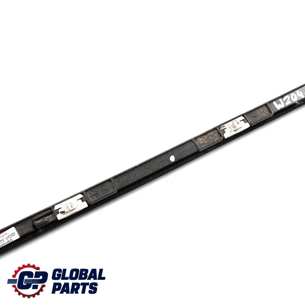 Mercedes W204 Trasera Derecha O / Puerta Tira De sellado inferior Trim Rail - SKU A2046904062 - Número de pieza A2046904062