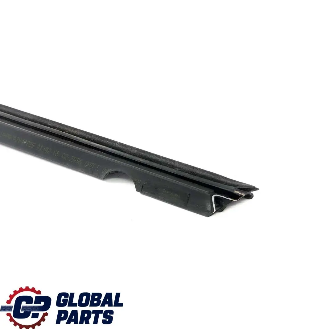 Mercedes W204 Delantero Izquierdo Puerta Ventana Interior Sello Rail - SKU A2047250165 - Número de pieza A2047250165