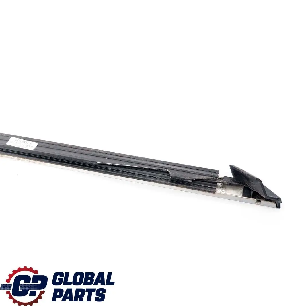 Joint Garniture Vitre Porte Extérieure Chromé Gauche Avant pour Mercedes W204 à propos du numéro de pièce A2047251565 Mercedes W204 Joint Garniture Vitre Porte Extérieure Chromé Gauche Avant - SKU A2047251565 - Numéro de pièce A2047251565