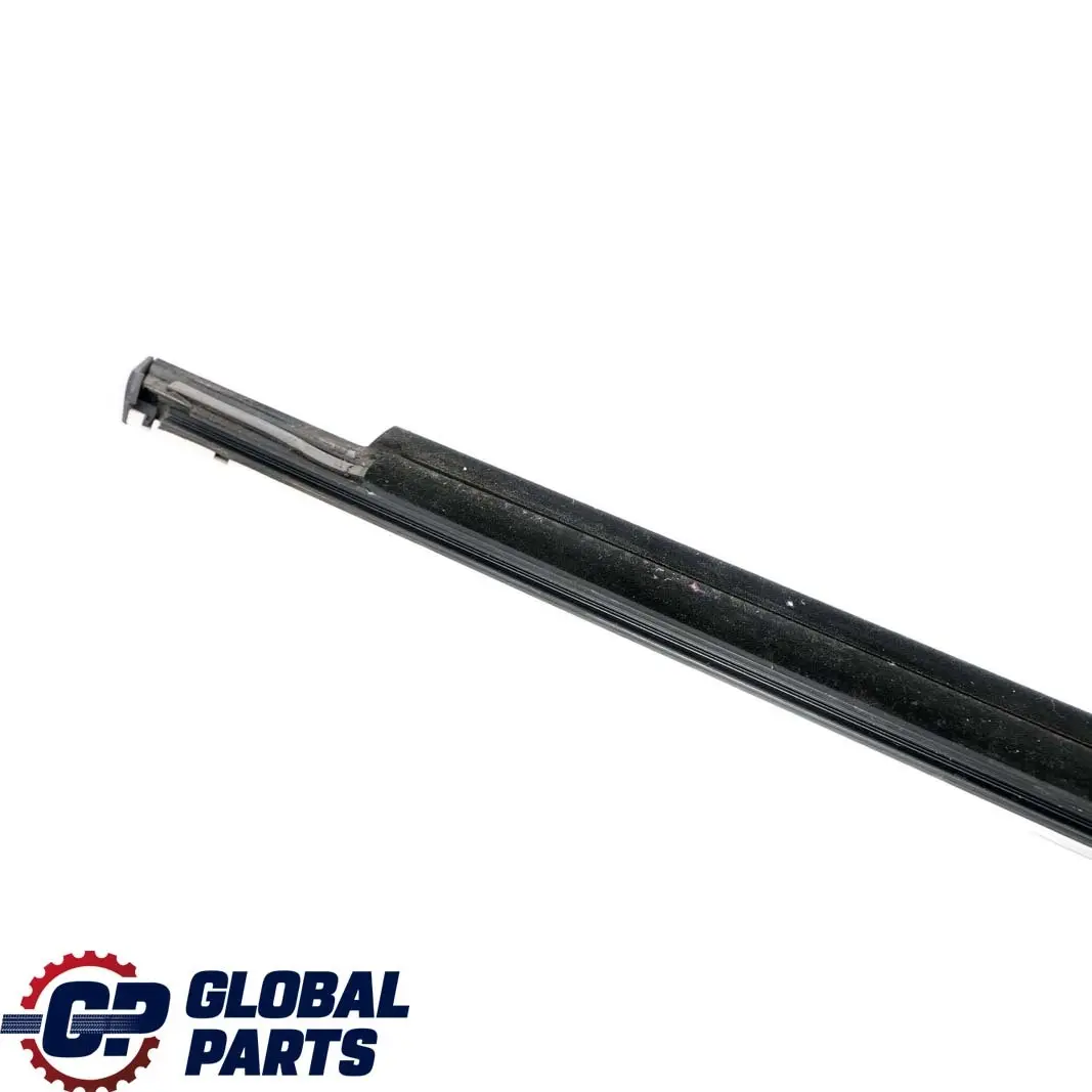 Tira Sellado Ventana Puerta Cromada Lado Izquierdo Parte Delantera para Mercedes W204 con número de pieza A2047251565 Mercedes W204 Tira Sellado Ventana Puerta Cromada Lado Izquierdo Parte Delantera - SKU A2047251565 - Número de pieza A2047251565