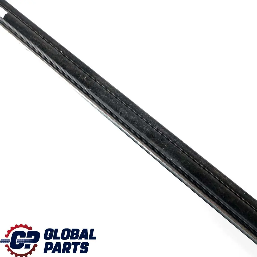 Listón Cromado Ventana Puerta Delantera Lado Derecho para Mercedes W204 con número de pieza A2047251665 Mercedes W204 Listón Cromado Ventana Puerta Delantera Lado Derecho - SKU A2047251665 - Número de pieza A2047251665