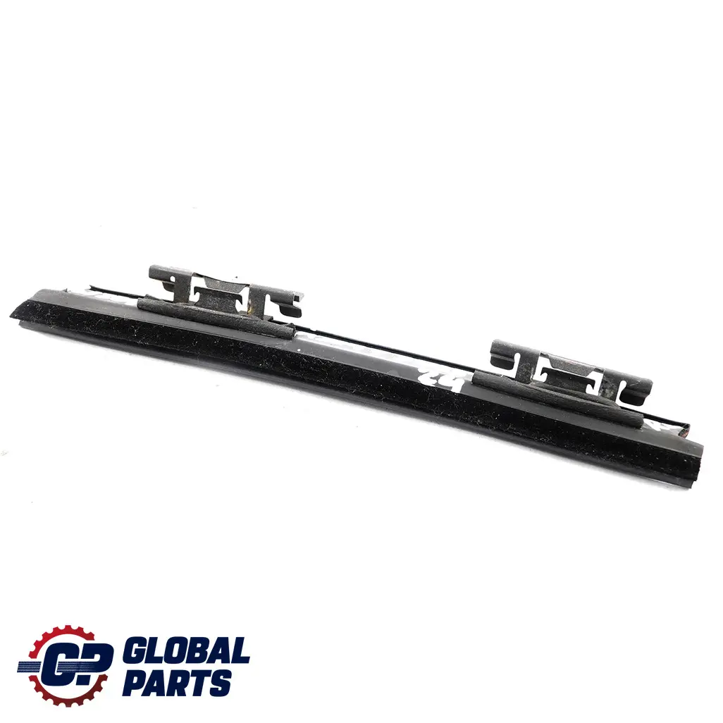 Mercedes-Benz C W204 Rear Left Window Rail Sealing Strip Trim para con número de pieza A2047300524 Mercedes-Benz C W204 Rear Left Window Rail Sealing Strip Trim - SKU A2047300524 - Número de pieza A2047300524