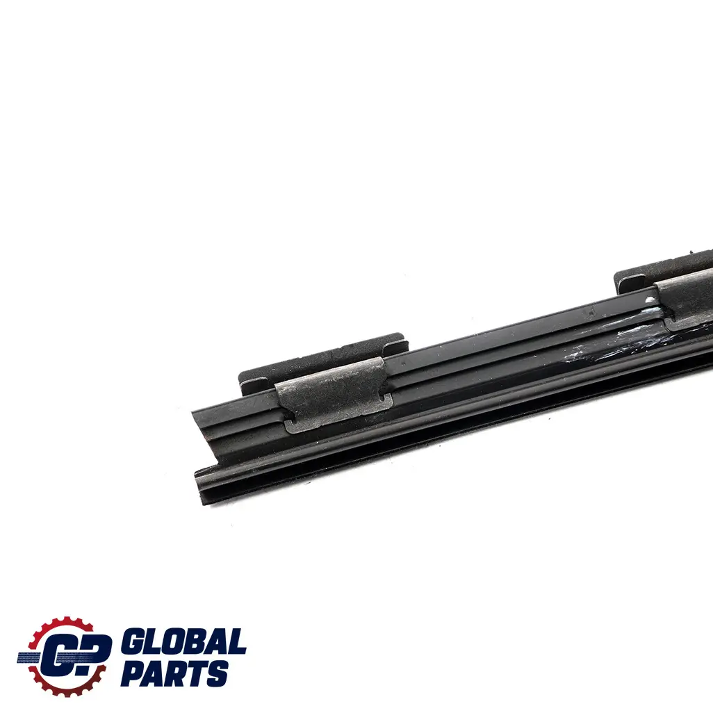  Mercedes-Benz C W204 Rear Left Window Rail Sealing Strip Trim - SKU A2047300524 - Número de pieza A2047300524