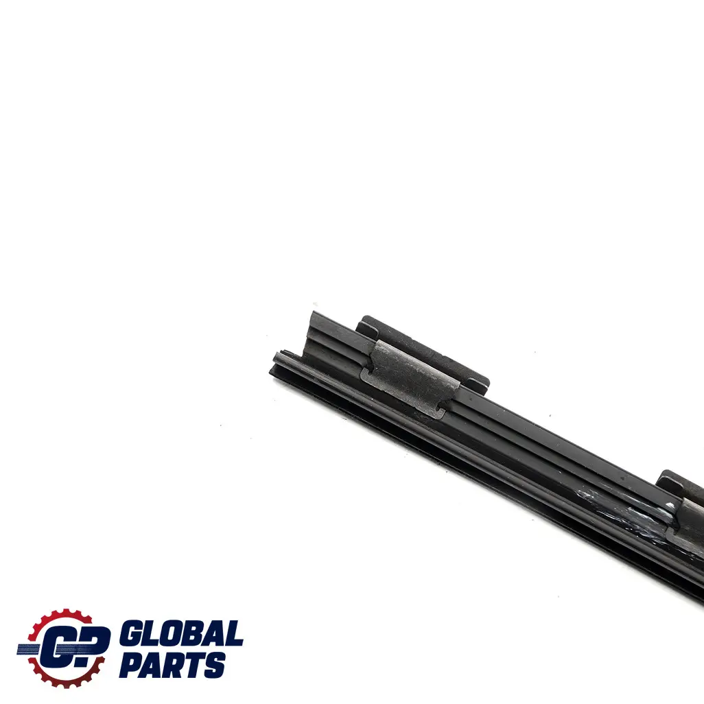 Posteriore Sinistra N/S Finestrino Striscia Sigillante per Mercedes W204 con numero di parte A2047300524 Mercedes W204 Posteriore Sinistra N/S Finestrino Striscia Sigillante - SKU A2047300524 - Numero di parte A2047300524