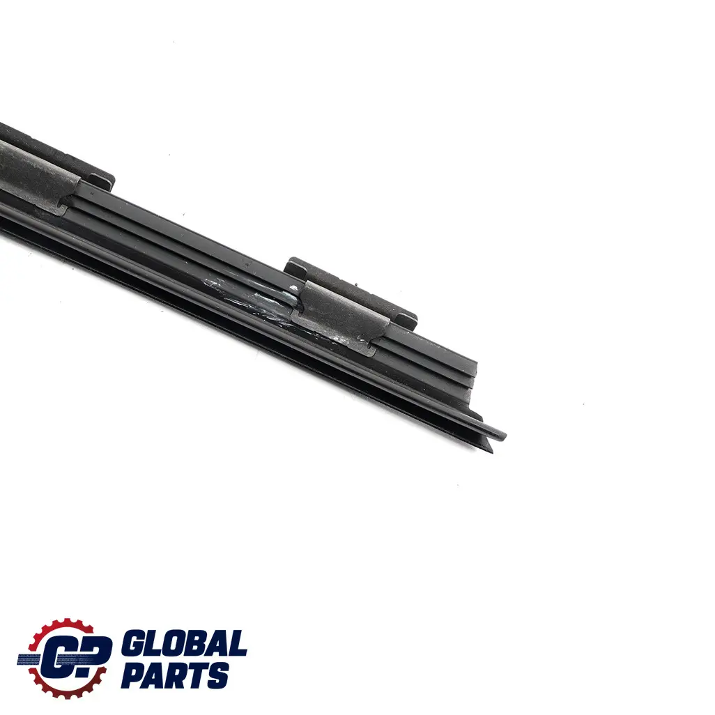 Posteriore Sinistra N/S Finestrino Striscia Sigillante per Mercedes W204 con numero di parte A2047300524 Mercedes W204 Posteriore Sinistra N/S Finestrino Striscia Sigillante - SKU A2047300524 - Numero di parte A2047300524