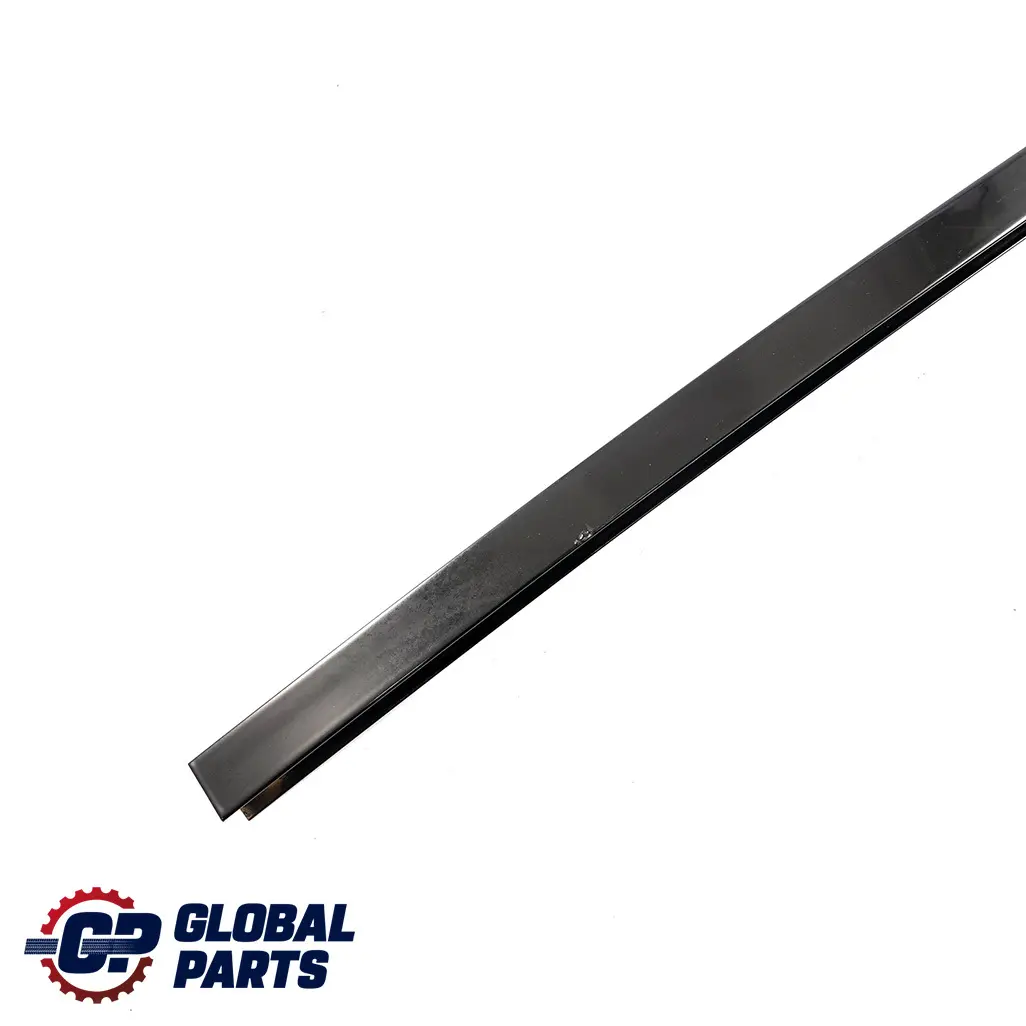 Mercedes W204 Barra del finestrino posteriore destro Supporto guida vetro - SKU A2047301019 - Numero di parte A2047301019