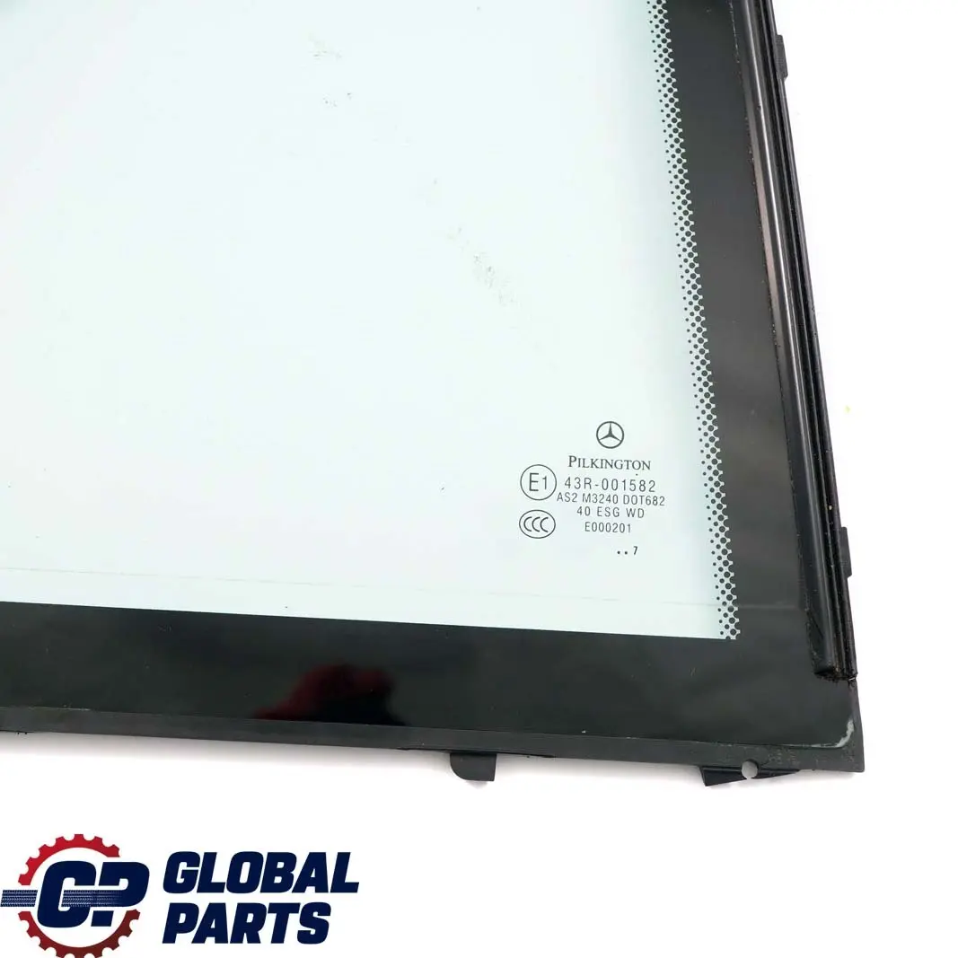 Finestra laterale posteriore destra quarto vetro verde AS2 per Mercedes W204 con numero di parte A2047303600 Mercedes W204 Finestra laterale posteriore destra quarto vetro verde AS2 - SKU A2047303600 - Numero di parte A2047303600