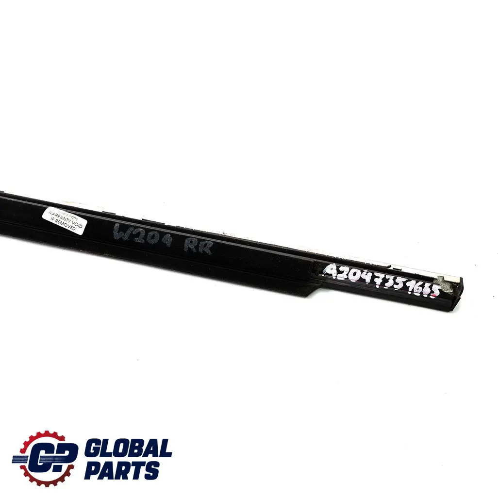 Listwa Drzwi Zgarniająca Tył Prawa do Mercedes W204 o numerze A2047351665 Mercedes W204 Listwa Drzwi Zgarniająca Tył Prawa - SKU A2047351665 - Numer Części A2047351665