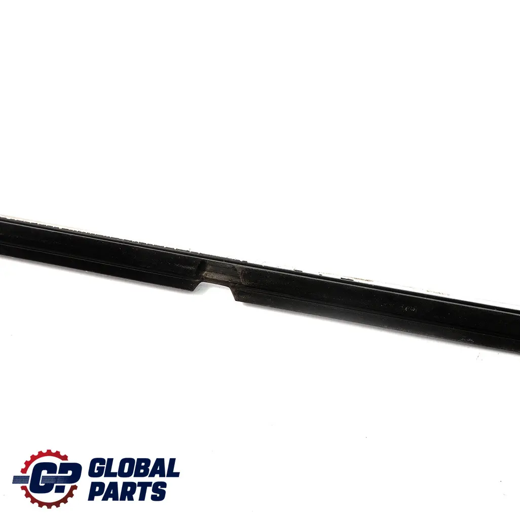 Hintere Tür Fensterleiste Trim rechts Schiene für Mercedes W204 mit Teilenummer A2047351665 Mercedes W204 Hintere Tür Fensterleiste Trim rechts Schiene - SKU A2047351665 - Teilenummer A2047351665