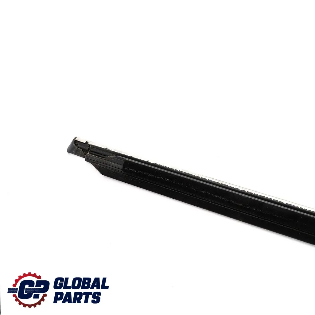 Fenêtre de Porte Arrière Bordure Droite Rail pour Mercedes W204 à propos du numéro de pièce A2047351665 Mercedes W204 Fenêtre de Porte Arrière Bordure Droite Rail - SKU A2047351665 - Numéro de pièce A2047351665