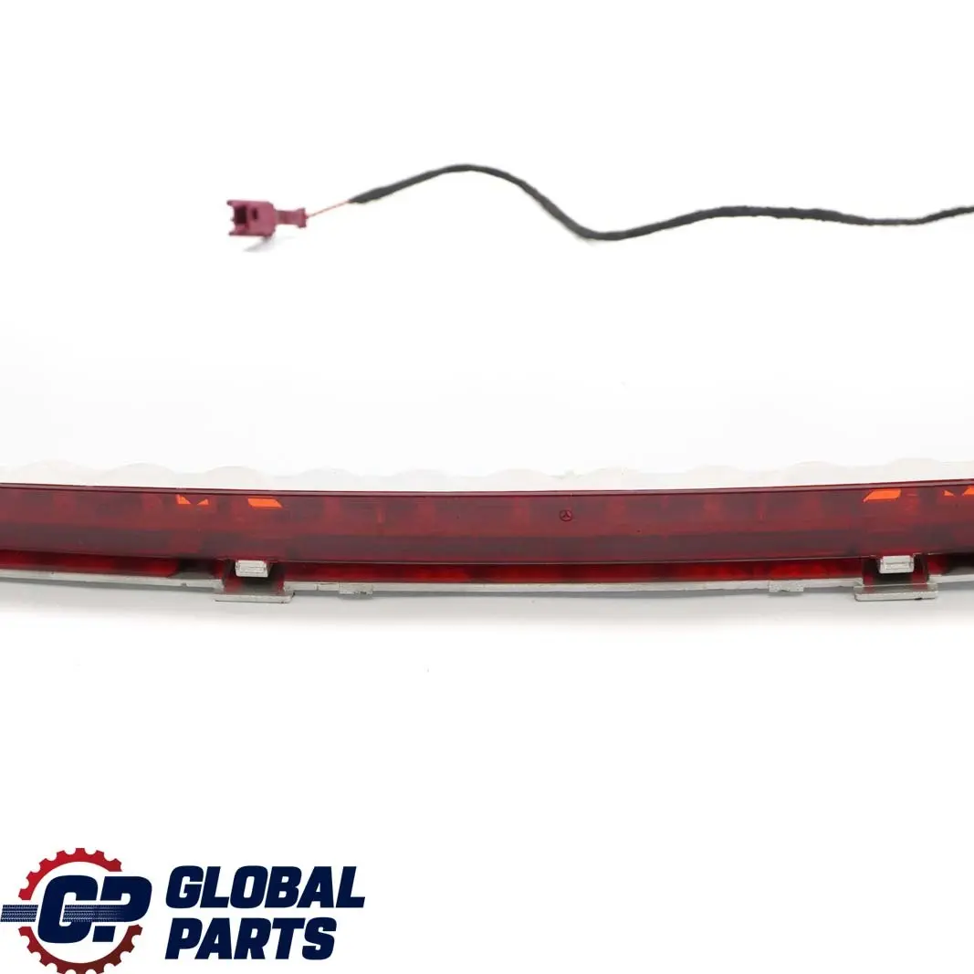 Mercedes-Benz W204 Terza Luce Stop Supplementare Posteriore per con numero di parte A2048200056 Mercedes-Benz W204 Terza Luce Stop Supplementare Posteriore - SKU A2048200056 - Numero di parte A2048200056