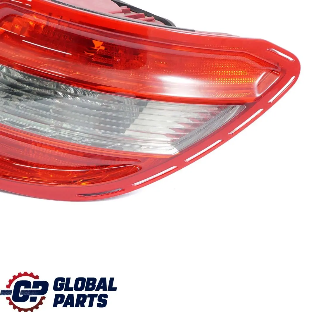 Mercedes W204 Saloon Panneau latéral du feu arrière droit - SKU A2048203064 - Numéro de pièce A2048203064