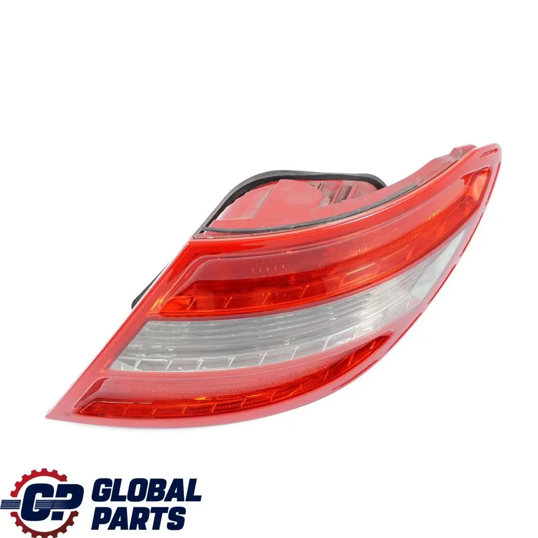 Mercedes W204 Saloon Panneau latéral du feu arrière droit - SKU A2048203064 - Numéro de pièce A2048203064