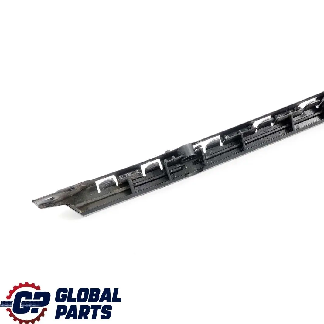 Mercedes W204 Paraurti posteriore sinistro Supporto Guida - SKU A2048800330 - Numero di parte A2048800330