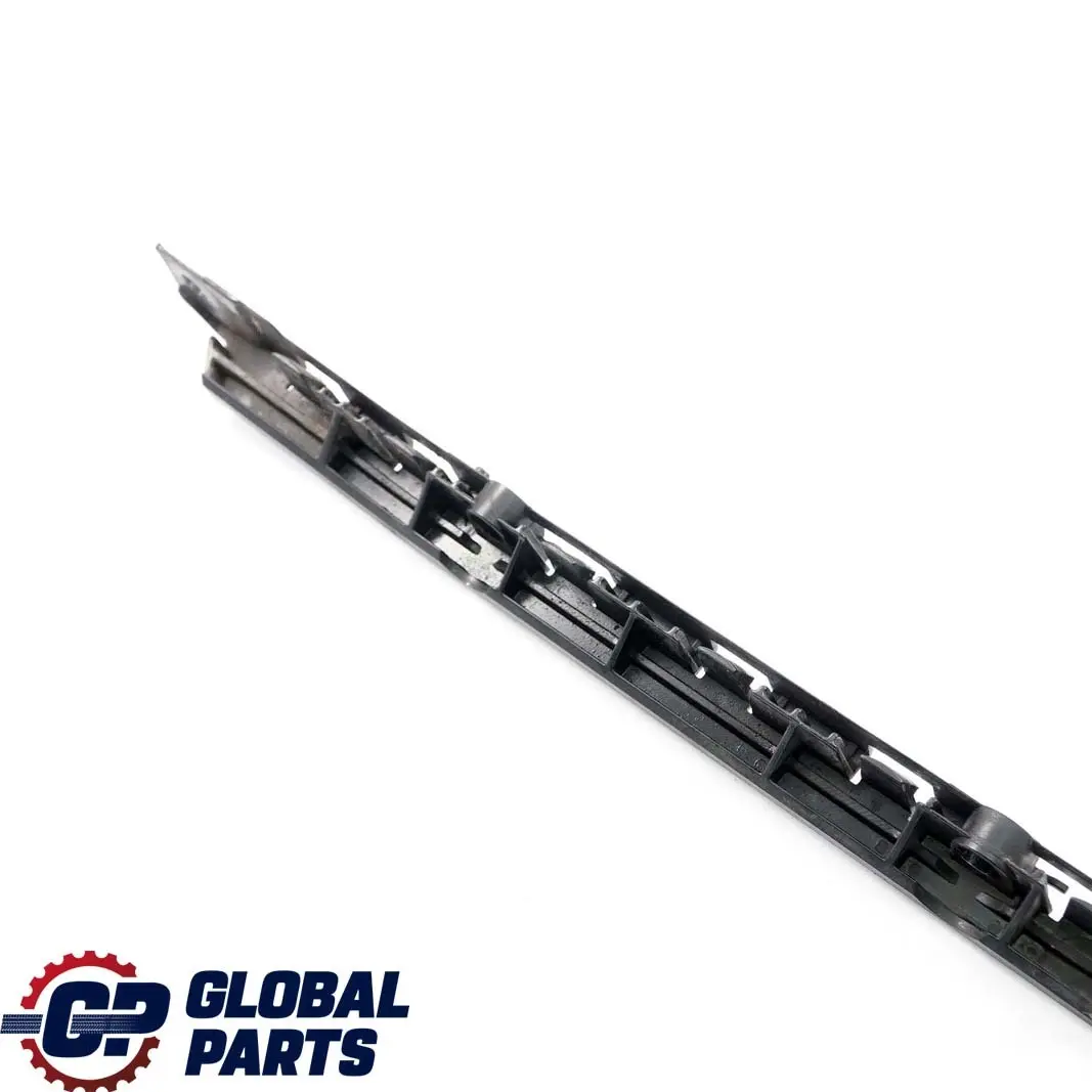 Mercedes W204 Parachoques trasero izquierdo Soporte Guía - SKU A2048800330 - Número de pieza A2048800330