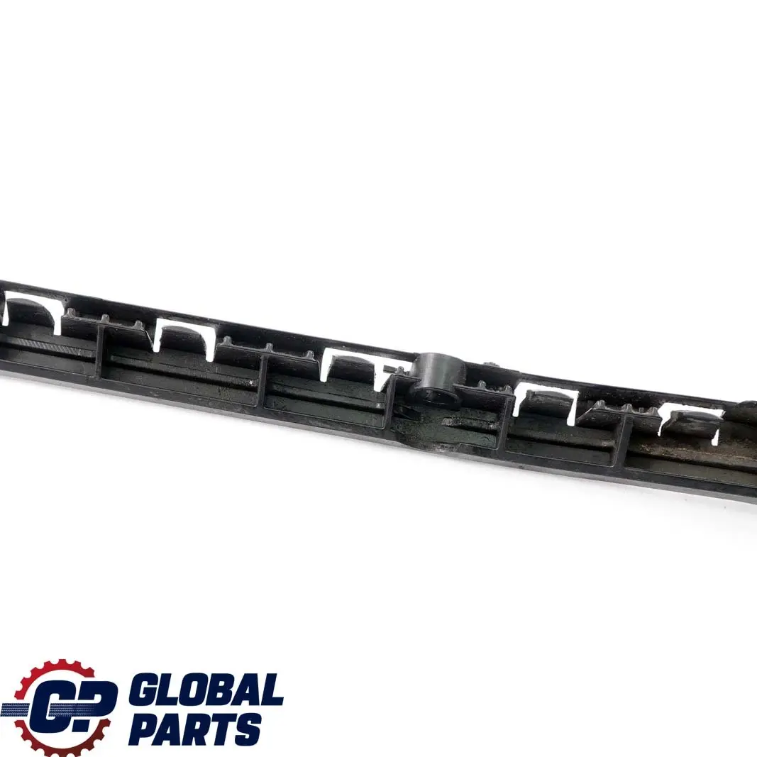 Mercedes W204 Paraurti posteriore destro Supporto staffa guida - SKU A2048800430 - Numero di parte A2048800430